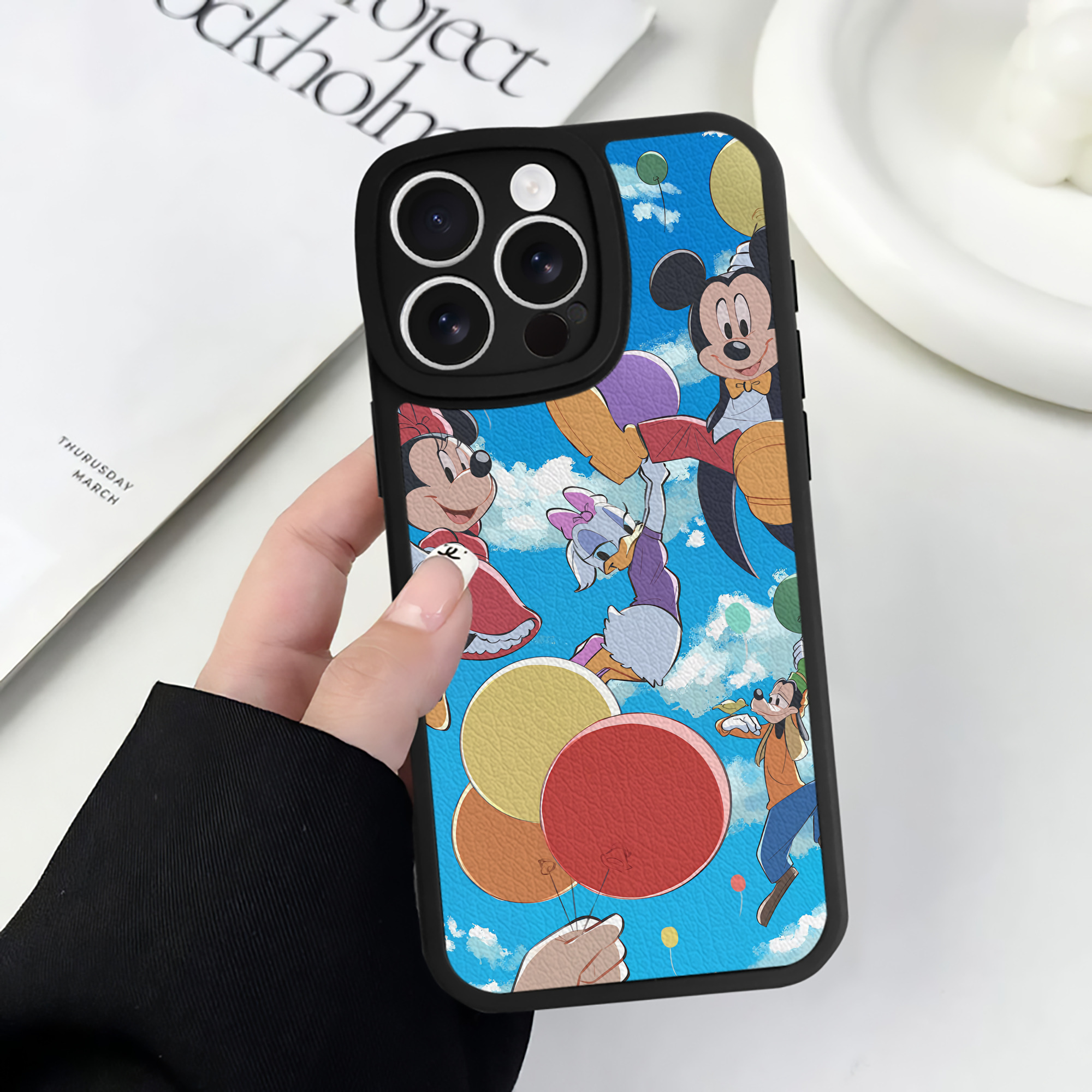 （画像用） ミッキーマウス Mickey Mouse 【iPhone 16シリーズ対応】シリコンスマホケース（レザー調） 材質：シリコン